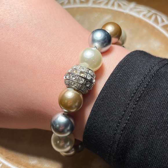 Charming Charlie Faux Pearl Beaded Rhinestone Magnetic Clasp Closure Bracelet - Picture 11 of 12